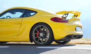 Porsche_Cayman_GT4